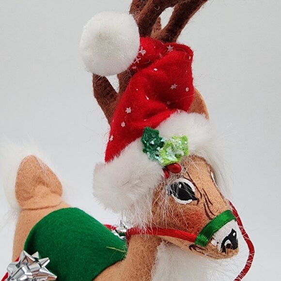 Annalee 2007 Felt Reindeer With Santa Hat & Decorative Saddle Bags Snowflakes - Picture 2 of 9